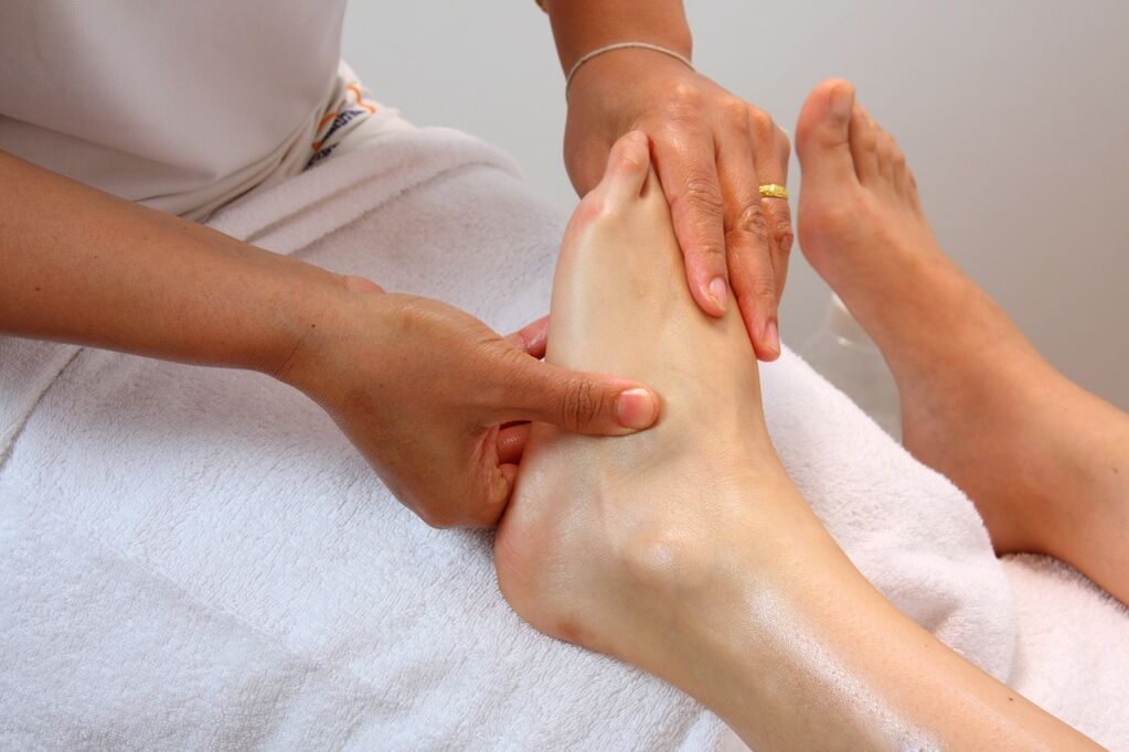 masaje de tobillo para la osteoartritis