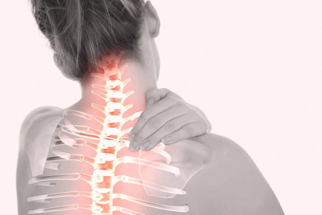 dolor en la columna cervical debido a la osteocondrosis
