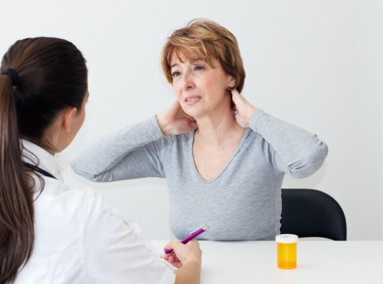 a una visita al médico por osteocondrosis cervical